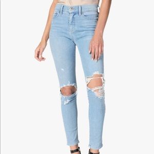 ✅Old navy light washed ripped knee jeans